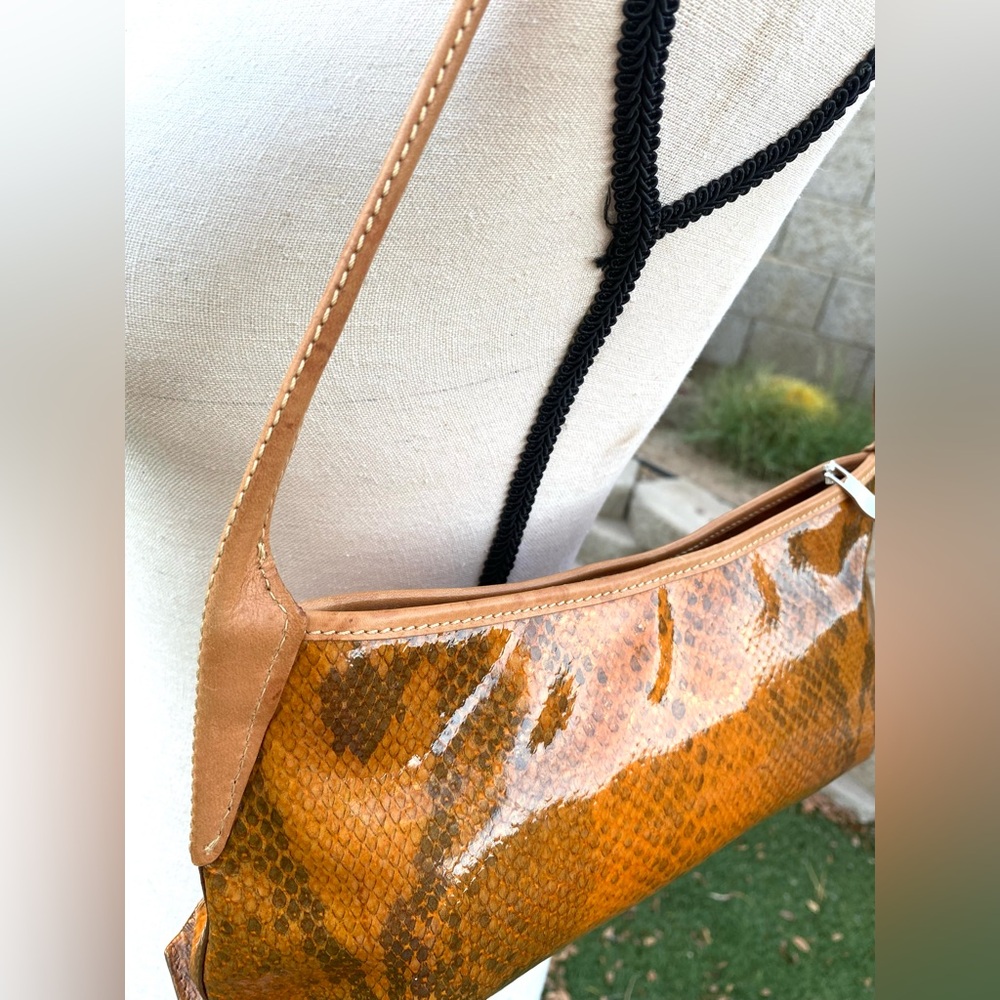 Vintage 90s/Y2K orange genuine patent leather shoulder baguette bag - Picture 9 of 10